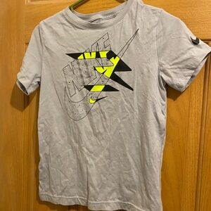 Nike Kids T-Shirt in Gray with Neon Yellow Design